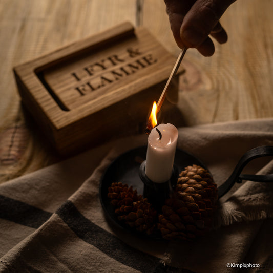 FYRSTIKKESKE MED NORSK TEKST