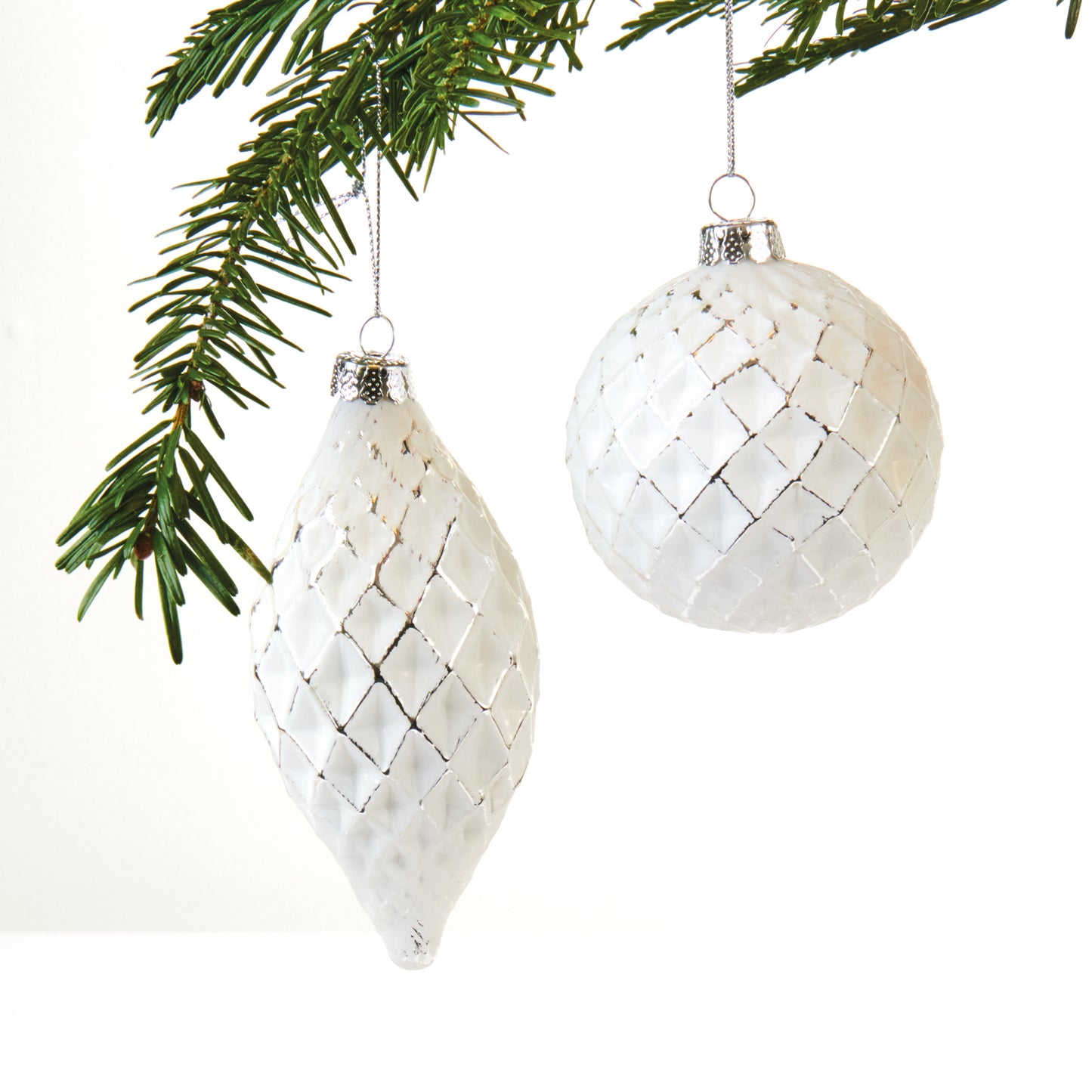 JULETREPYNT HVIT KULE MED SØLV