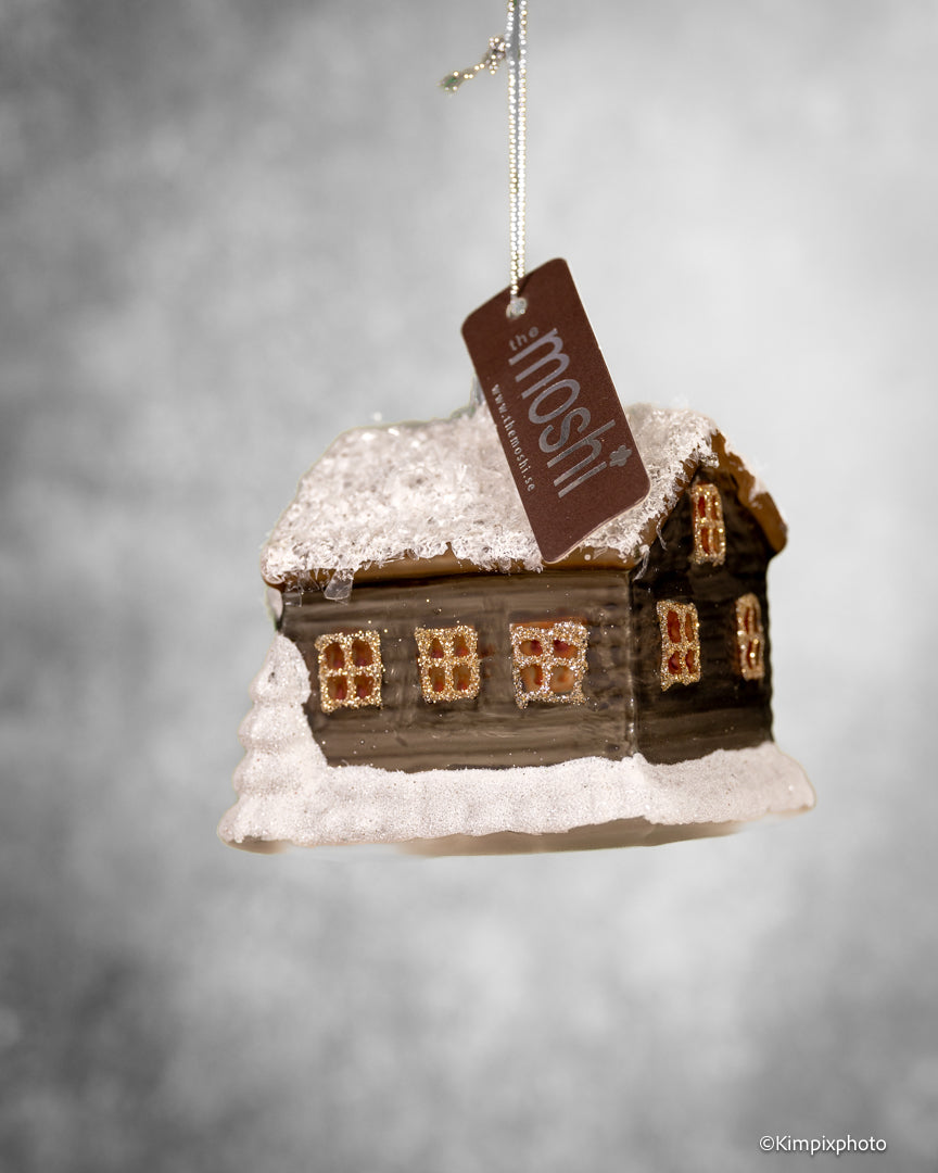 JULETREPYNT Hus med snø på taket