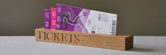 BILETT- OG INVITASJONSHOLDER*