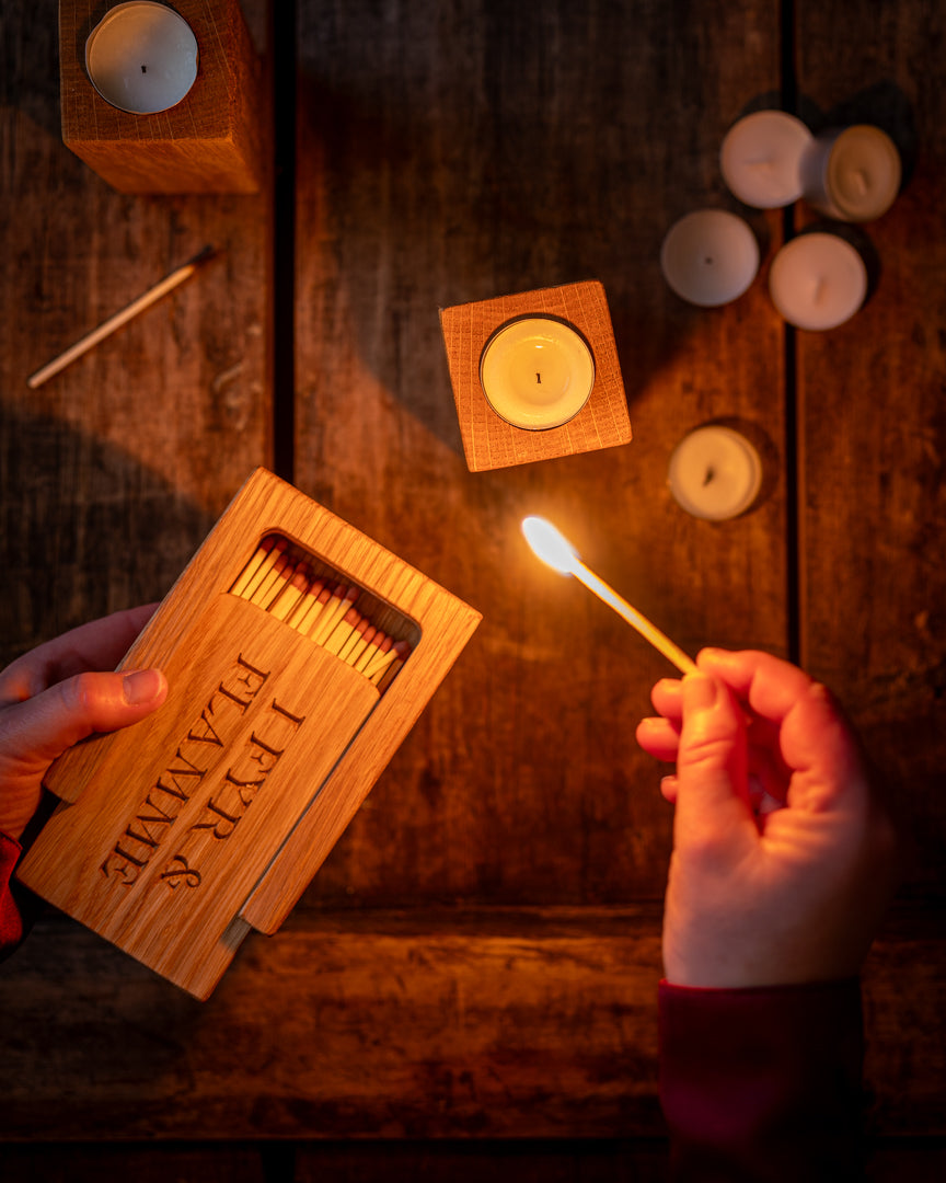 FYRSTIKKESKE MED NORSK TEKST